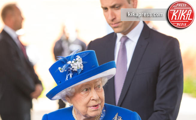 Regina Elisabetta II, Principe William - Londra - 16-06-2017 - Grenfell Tower, sul luogo del disastro Elisabetta e William