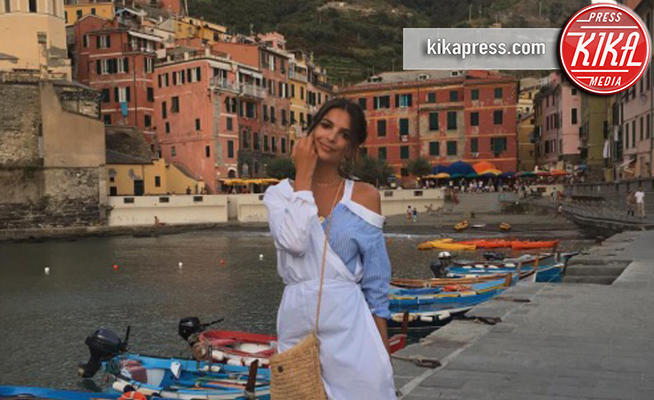 Emily Ratajkowski - Amalfi - 26-06-2017 - Le celebrities in italia per una vacanza 5 stelle