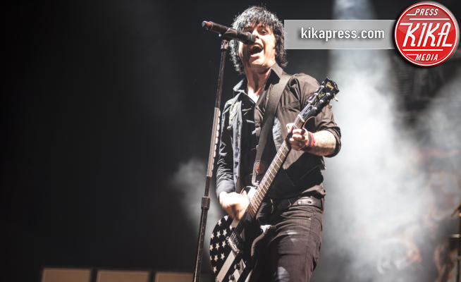 Billie Joe Armstrong, Green Day - Sheffield - 03-07-2017 - Bufera sui Green Day, acrobata muore sul palco e show continua