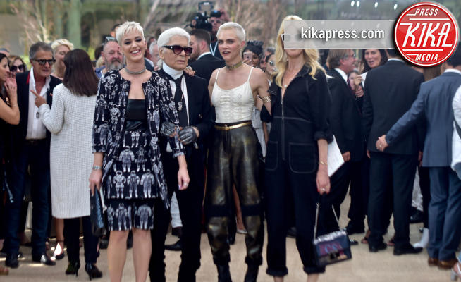 Cara Delevingne, Claudia Schiffer, Katy Perry, Karl Lagerfeld - Parigi - 04-07-2017 - Lagerfeld,Schiffer,Delevingne,Katy Perry:poker d'assi da Chanel