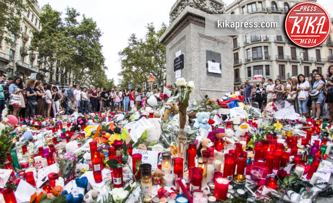 Rambla Barcellona - Barcellona - 19-08-2017 - Barcellona: centinaia di persone rendono omaggio alle vittime