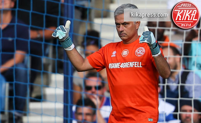José Mourinho - Londra - 02-09-2017 - Mourinho come non l'avete mai visto: in porta per beneficenza
