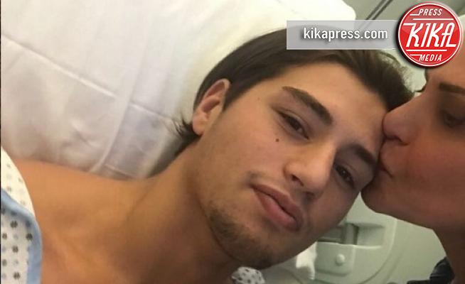 Paura per Simona Ventura: il figlio Niccolò finisce in ospedale