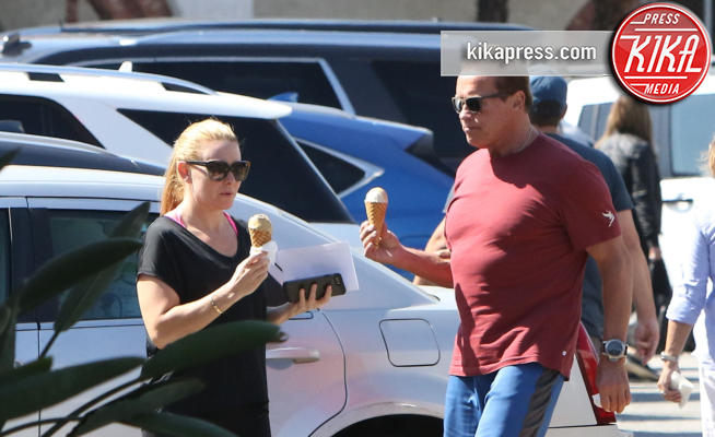 Heather Milligan, Arnold Schwarzenegger - Brentwood - 08-10-2017 - Schwarzenegger e Heather Milligan, meglio la corsa o il gelato?