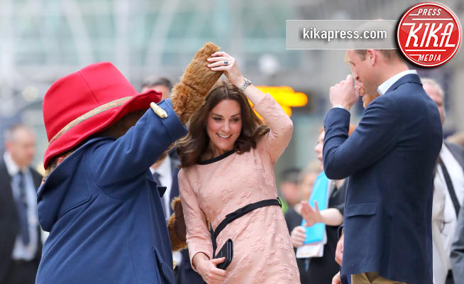 Paddington, Principe William, Kate Middleton - 16-10-2017 - Kate Middleton: Orso Paddington, vuoi ballare con me?
