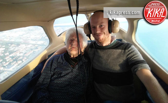 Nella Crisci, Mirko Iacopini - Massa Carrara - Nella, 100 anni, ha realizzato il suo sogno di... volare!