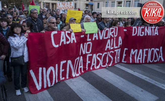 Manifestanti - Roma - 11-11-2017 - Ostia dice no alla mafia e alla violenza