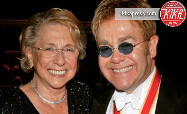 Sheila Farebrother, Elton John - Londra - 04-12-2017 - Il commovente messaggio di Elton John per la morte della mamma