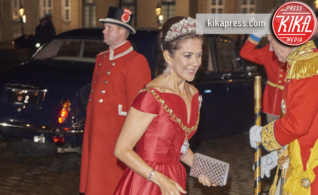 Principessa Mary di Danimarca - Copenhagen - 01-01-2018 - Mary di Danimarca osa il rosso per il galà di Capodanno