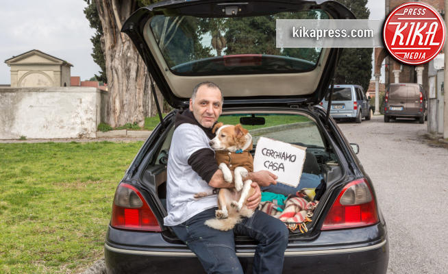 Spank Francesconi, Salvatore Francesconi - Lucca - 25-01-2018 - Salvatore vive in auto per non abbandonare Spank, il suo cane