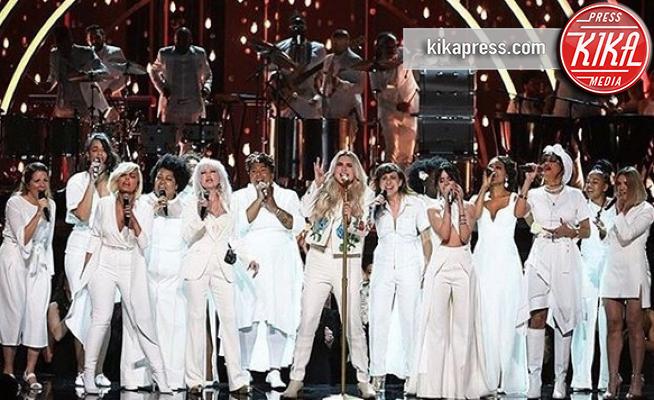 Camila Cabello, Kesha, Cyndi Lauper - New York - 29-01-2018 - Grammy Awards, Kesha fa commuovere tutti: ecco perché