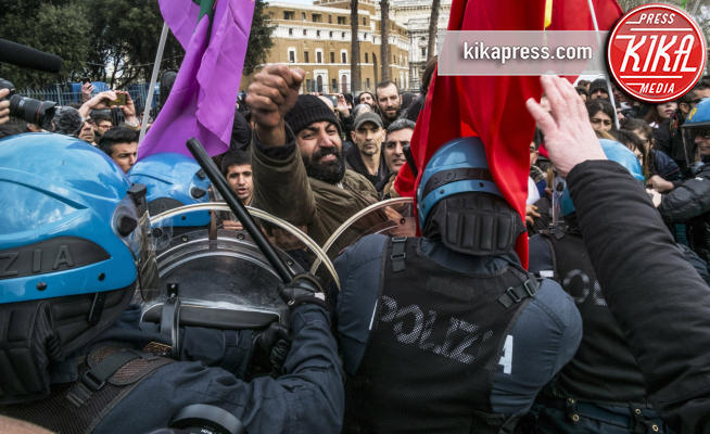 Protesta Erdogan Roma - Roma - 05-02-2018 - Erdogan a Roma: scontri al sit-in di protesta. Un ferito