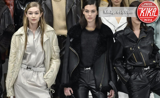 Bella Hadid, Gigi Hadid - Milano - 23-02-2018 - Milano Moda Donna, le sorelle Hadid in passerella per Tod's