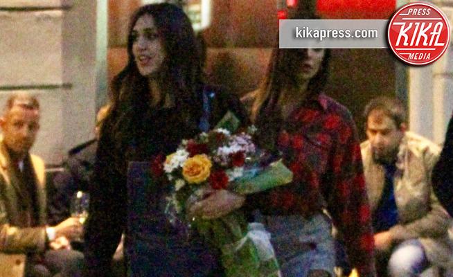 Cecilia Rodriguez, Belen Rodriguez - Milano - 28-03-2018 - Cecilia con un mazzo di fiori, ma non sono un regalo di Ignazio