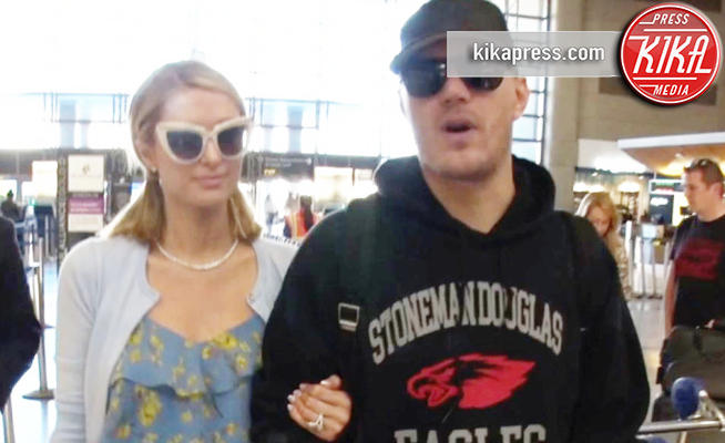 Chris Zylka, Paris Hilton - LAX - 29-03-2018 - Paris Hilton e Chris Zylka mano nella mano per la beneficenza