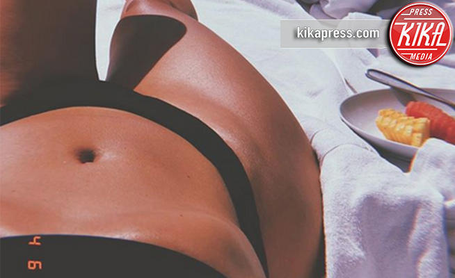 Kim Kardashian - Los Angeles - 16-04-2018 - Kim Kardashian in bikini ma il web si spacca