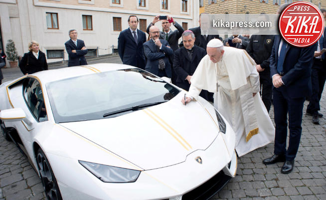 Lamborghini Papa Francesco, Papa Francesco - Città del Vaticano - 15-11-2017 - Venduta per una cifra record la Lamborghini di Papa Francesco