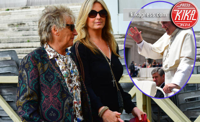 Papa Francesco, Rod Stewart, Penny Lancaster - Città del Vaticano - 23-05-2018 - Rod Stewart e la moglie Penny Lancaster in udienza dal Papa