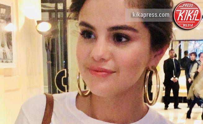 Selena Gomez - West Hollywood - 01-07-2018 - Capricci da star: Selena Gomez a Londra a piedi nudi 