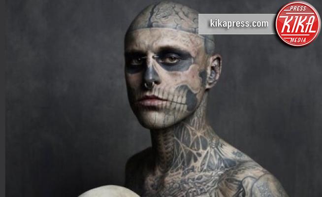 Morto suicida il modello piu' tatuato del mondo