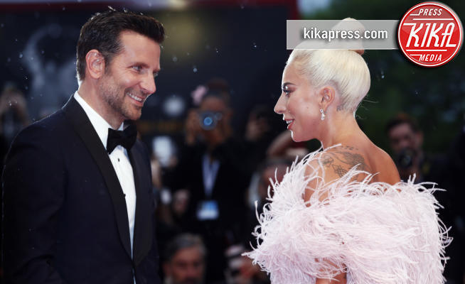 Lady Gaga, Bradley Cooper - Venezia - 31-08-2018 - A star is born, red carpet sotto la pioggia