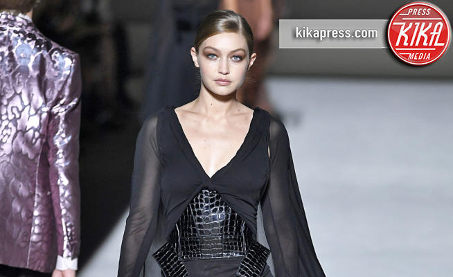 New York - 06-09-2018 - New York Fashion Week: Gigi Hadid e' la dark lady di Tom Ford