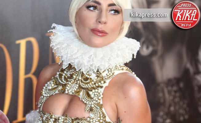 Lady Gaga - Londra - 27-09-2018 - Lady Gaga a Londra, una regina del Settecento