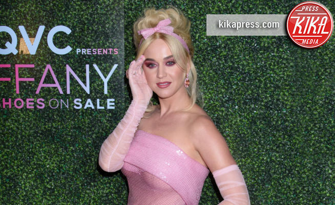 Katy Perry - New York - 12-10-2018 - Un pugno nell'occhio: Katy Perry, una caramella tutta rosa