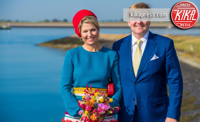 Willem-Alexander of the Netherlands, Regina Maxima d'Olanda - Sint Philipsland - 16-10-2018 - Maxima d'Olanda nel blu dipinto di blu in Zelanda