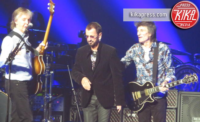 17-12-2018 - Paul McCartney, Ringo Starr, Ronnie Wood sul palco insieme