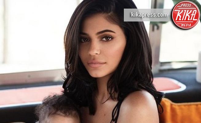 Instagram, l'uovo solitario umilia Kylie Jenner: record di like
