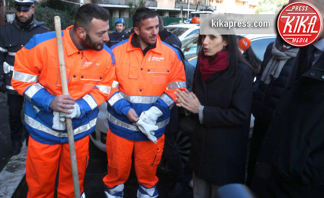 Roma - 29-01-2019 - Problema buche a Roma, i detenuti soccorrono Virginia Raggi