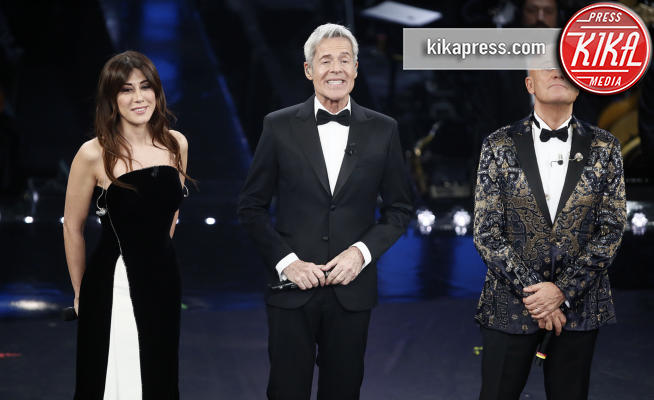 Virginia Raffaele, Carlo Conti, Claudio Bisio - Sanremo - 05-02-2019 - Sanremo 2019: quante gaffes sul palco dell'Ariston!