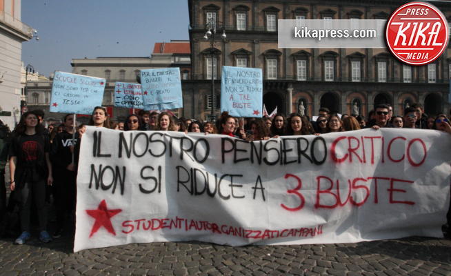 studenti - Napoli - 22-02-2019 - Napoli: studenti in piazza contro la riforma della maturità