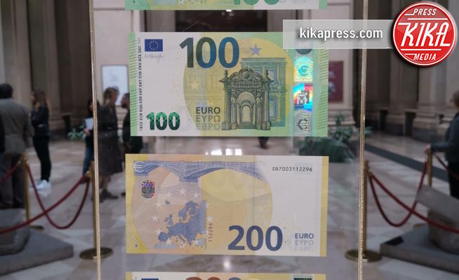 Banconota - Milano - 24-03-2019 - Nuove 100 e 200 euro: come riconoscerne l'autenticità 