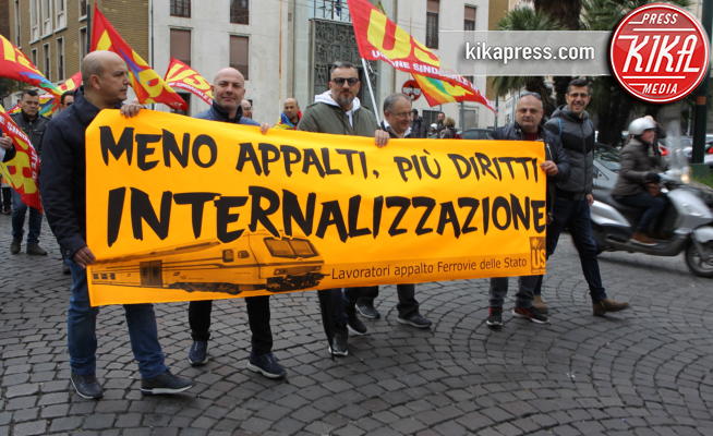 Lavoratori, operai - Napoli - 12-04-2019 - Napoli, sciopero generale contro l'austerity: le foto