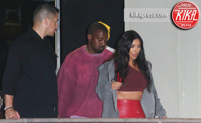 Kim Kardashian, Kanye West - Calabasas - 25-04-2019 - Kim Kardashian attira l'attenzione anche se la festa non è sua!