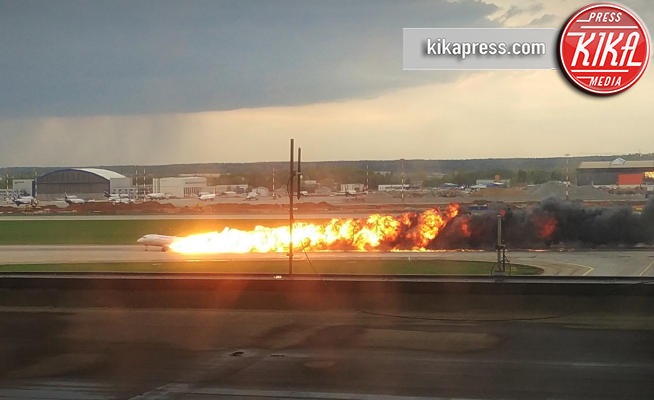Incidente aereo - Mosca - 05-05-2019 - Russia, aereo si incendia in volo, 41 morti, le foto shock