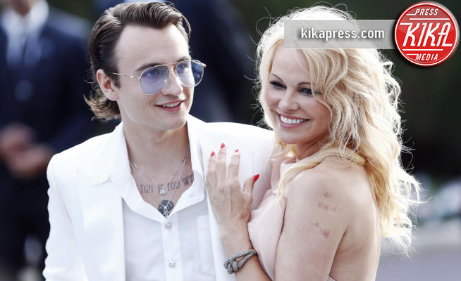 Brandon Thomas Lee, Pamela Anderson - Cannes - 23-05-2019 - amfAR 2019: Pamela Anderson cuore di mamma con Brandon Thomas