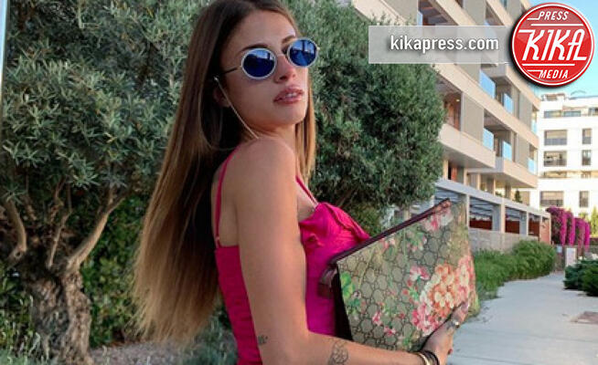 Chiara Nasti - Milano - 08-07-2019 - Orrori da Photoshop! Chiara Nasti ne esce con eleganza
