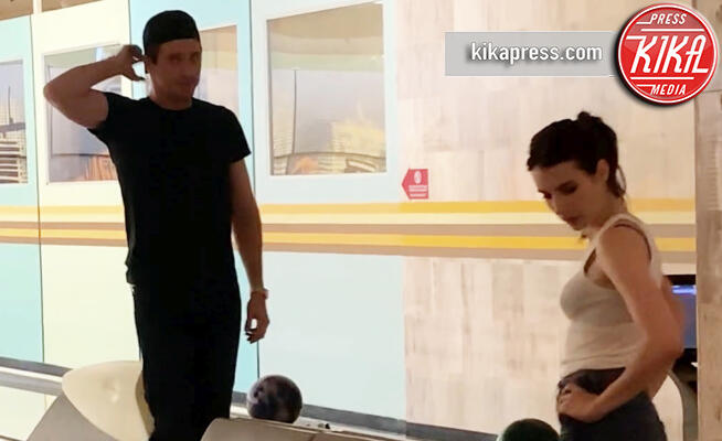 Garrett Hedlund, Emma Roberts - Los Angeles - 15-07-2019 - Emma Roberts e Garrett Edlund, due cuori e una palla da bowling