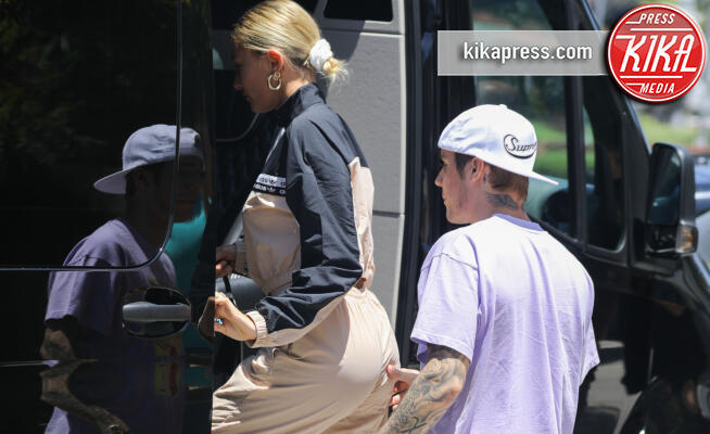 Hailey Baldwin, Justin Bieber - Los Angeles - 20-07-2019 - Come resistere a una palpatina? Le star e le loro mani lunghe