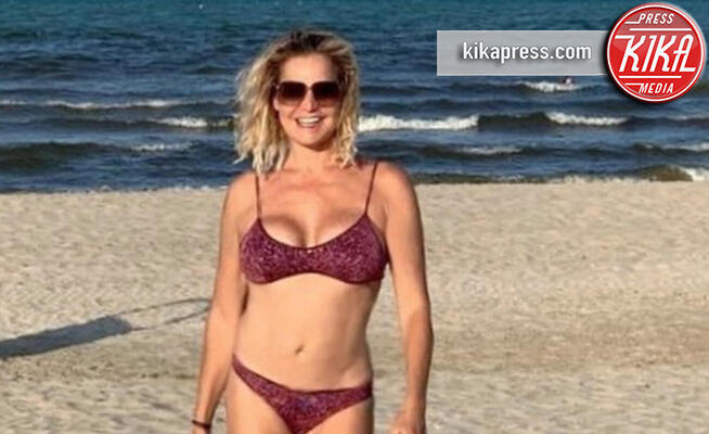 Simona Ventura - 16-08-2019 - Estate 2019: Simona Ventura, bikini da urlo. Sexy oltre gli anta