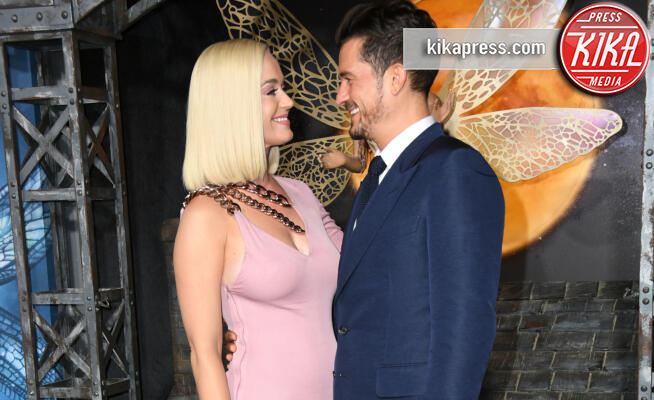 Orlando Bloom e Katy Perry, red carpet al bacio per Carnival Row