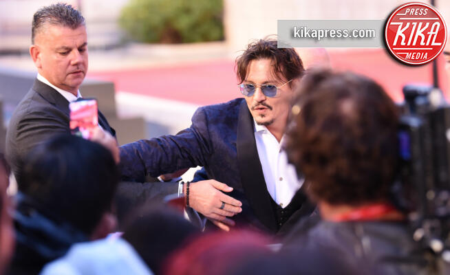 Johnny Depp - Venezia - 06-09-2019 - Venezia 76: tra Johnny Depp e i fan non mettere... i bodyguard!