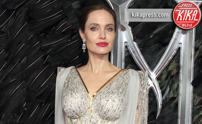 Angelina Jolie - Londra - 09-10-2019 - Angelina Jolie, 44 anni, posa senza veli ed è bellissima 