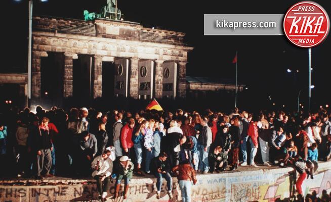 Caduta del muro di Berlino - Berlino - 09-11-1989 - 9/11/89, 30 anni fa crollò il Muro di Berlino: le foto più belle
