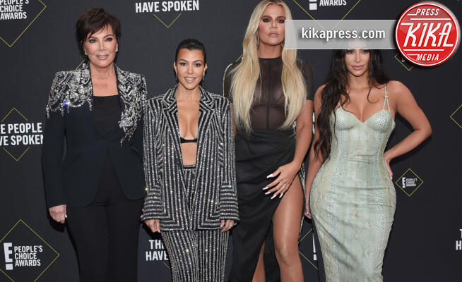 Khloe Kardashian, Kourtney Kardashian, Kim Kardashian, Kris Jenner - Santa Monica - 10-11-2019 - People's Choice Awards: il clan Kardashian invade il red carpet!