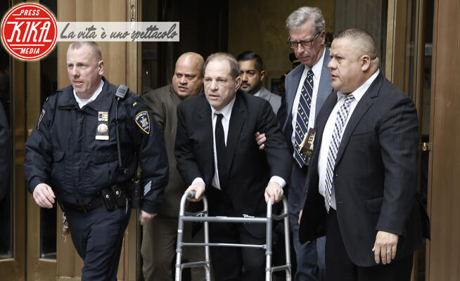 Us, Harvey Weinstein - New York - 06-01-2020 - Harvey Weinstein, in deambulatore davanti alla corte a NY