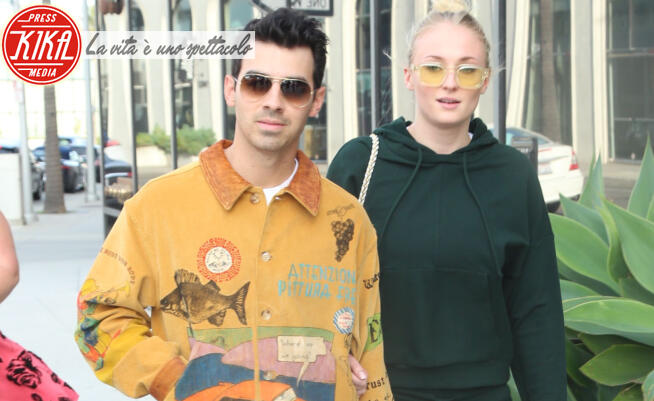 Sophie Turner, Joe Jonas - Beverly Hills - 26-01-2020 - Joe Jonas, ma come ti vesti? Meglio andare da Bottega Veneta!